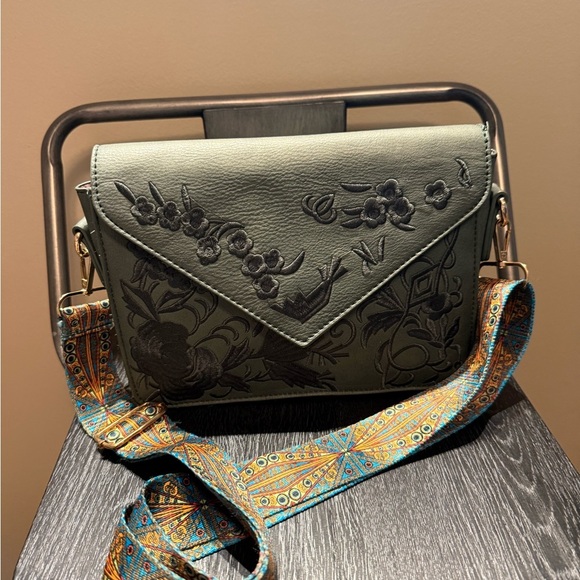 Urban Expressions Olive Floral Crossbody Bag - Picture 1 of 11